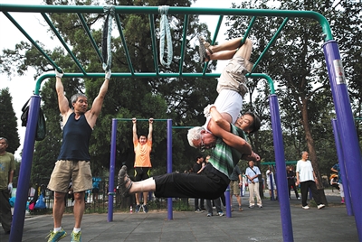 Les papis des ? arts martiaux ? du Temple du Ciel de Beijing