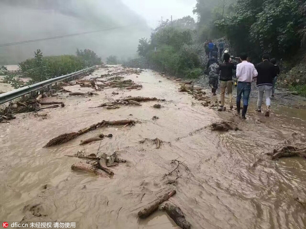 Le Comté de Jiuzhaigou touché par un énorme flux de débris après de fortes pluies