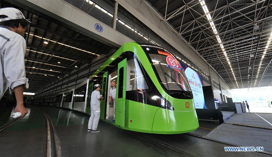Le premier tram à supercondensateur développé par la Chine sort de la cha?ne de production