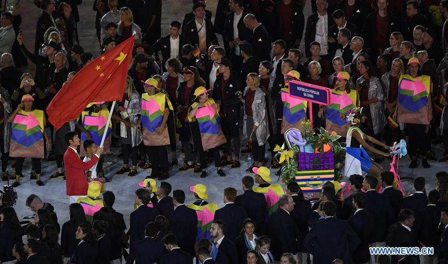 Jo de Rio : la Chine menée par l'escrimeur Lei Sheng défile à Maracana