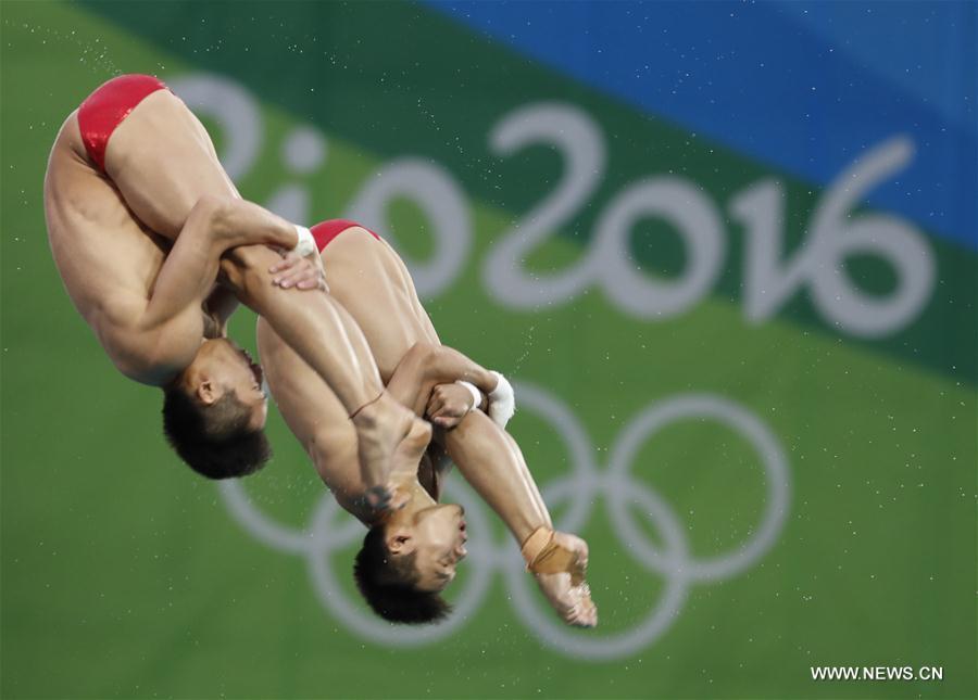 JO 2016/plongeon synchronisé 10m: les Chinois Chen Aisen et Lin Yue en or
