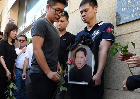 La famille du Chinois mort re?u par le ministre fran?ais de l’Intéreiur 