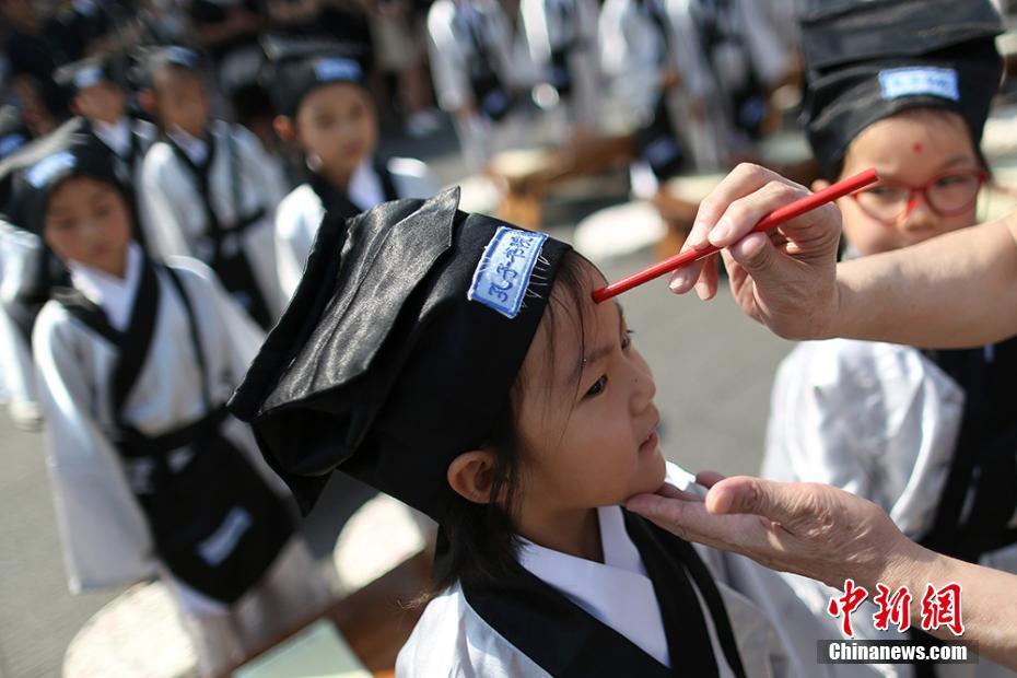 Education : une cérémonie confucéenne à Nanjing