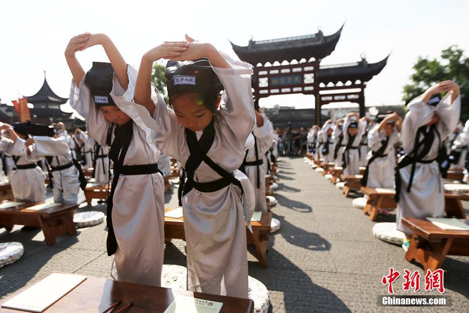 Education : une cérémonie confucéenne à Nanjing