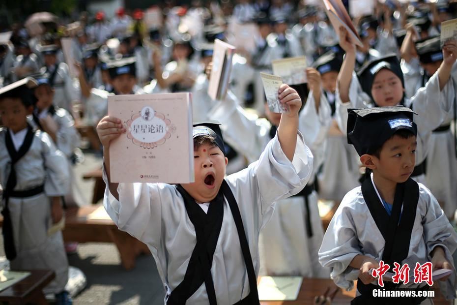 Education : une cérémonie confucéenne à Nanjing