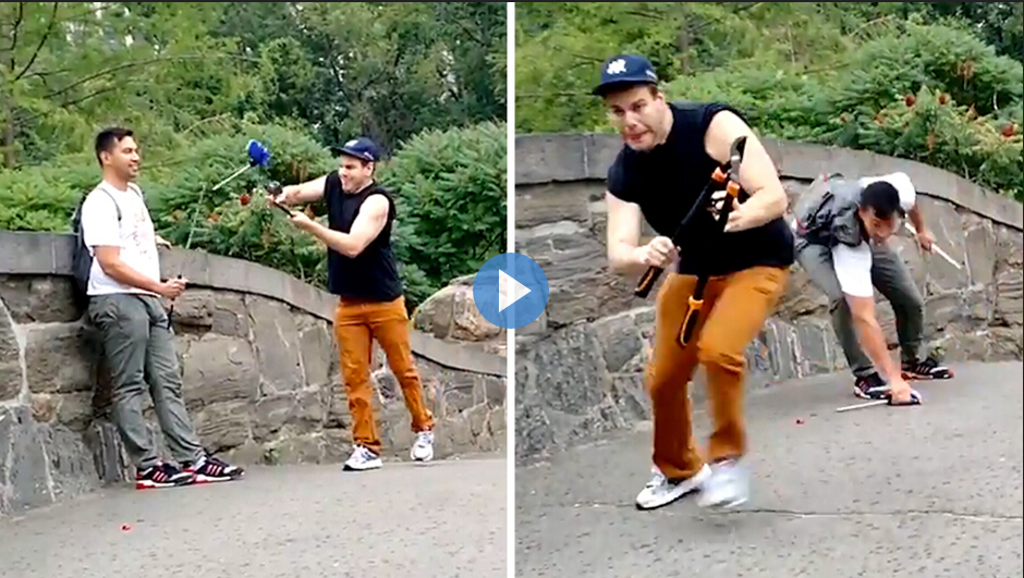 Cet Américain déteste les perches à selfies, et il a trouvé une solution radicale…