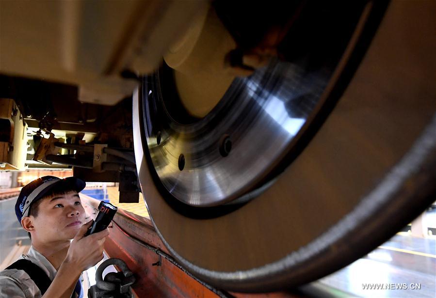 Centre de maintenance de trains à grande vitesse CRH à Zhengzhou