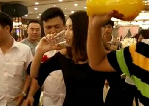 Mariage, abus d'alcool : le décès d'une Chinoise fait polémique