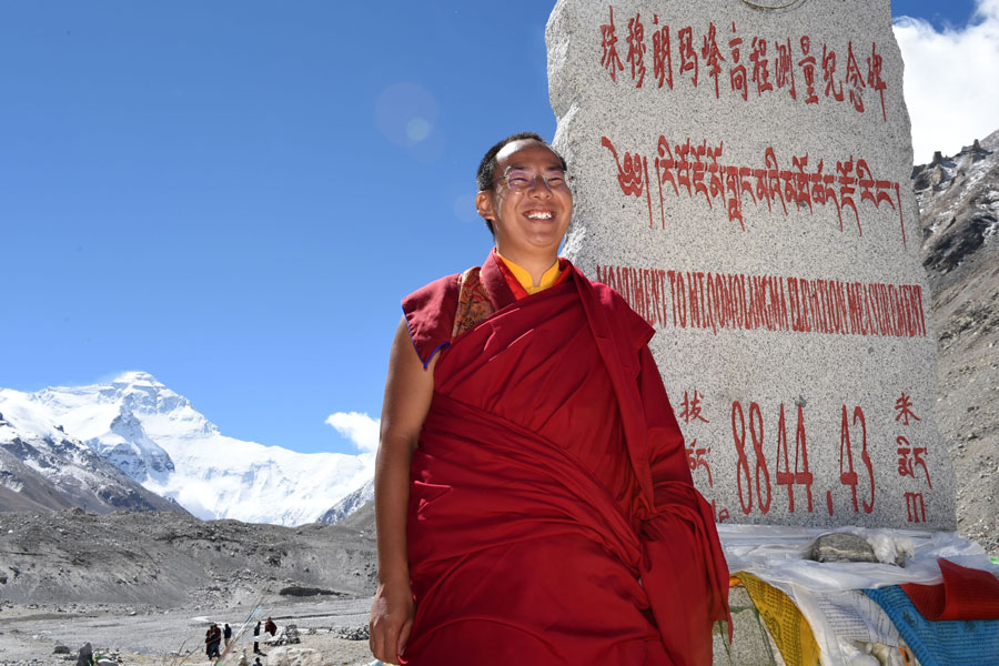 Prières du 11e Panchen-lama au pied du Qomolangma