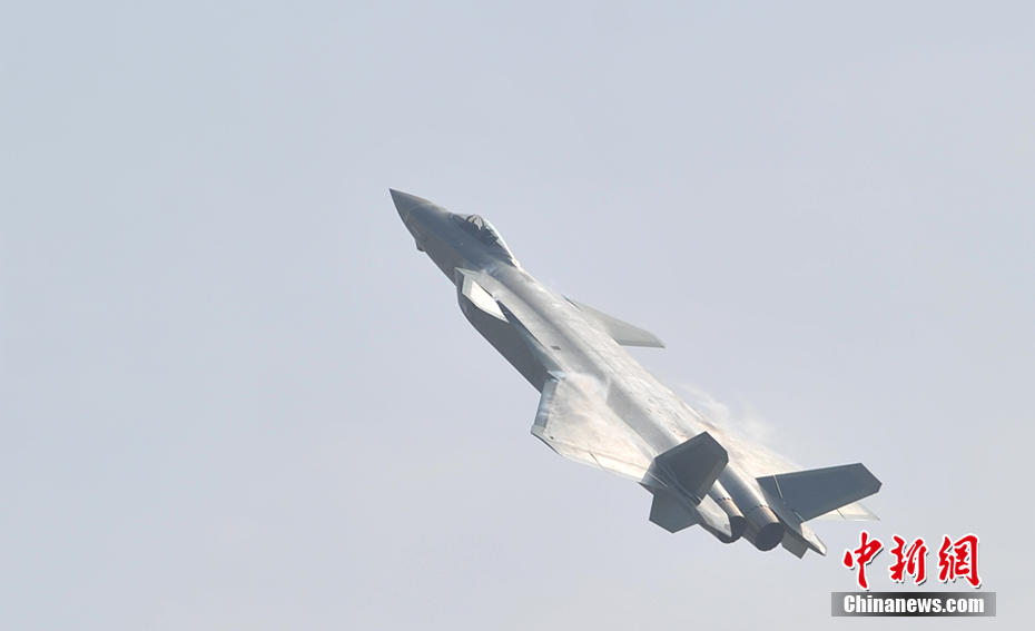 Le nouveau chasseur furtif chinois sous les feux de la rampe