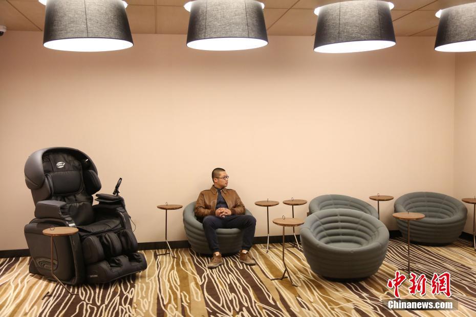 Une garderie pour adultes dans un magasin de Shanghai