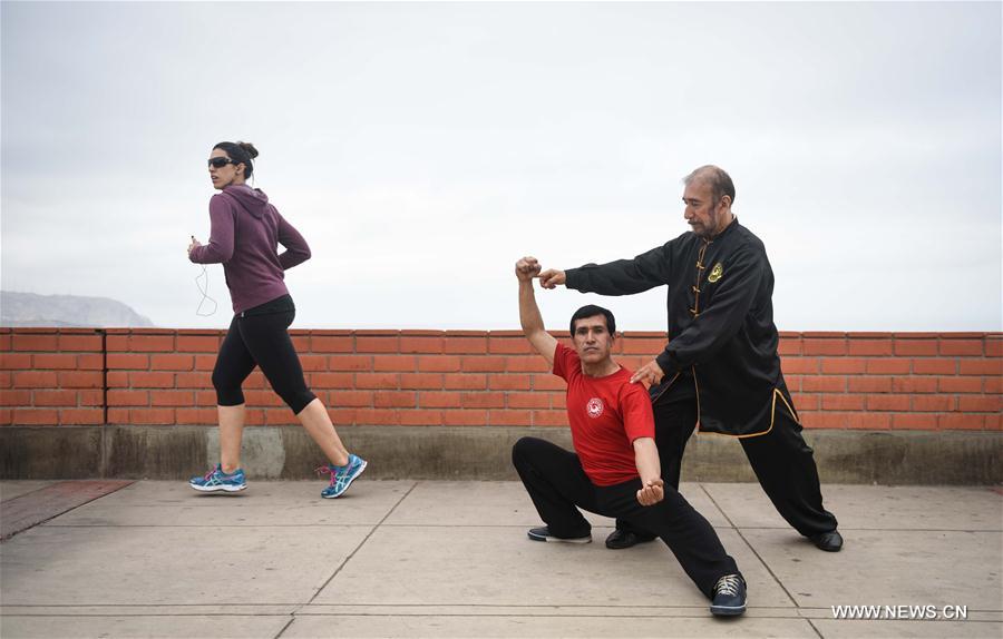 Pérou : cours de ta?chi à Lima