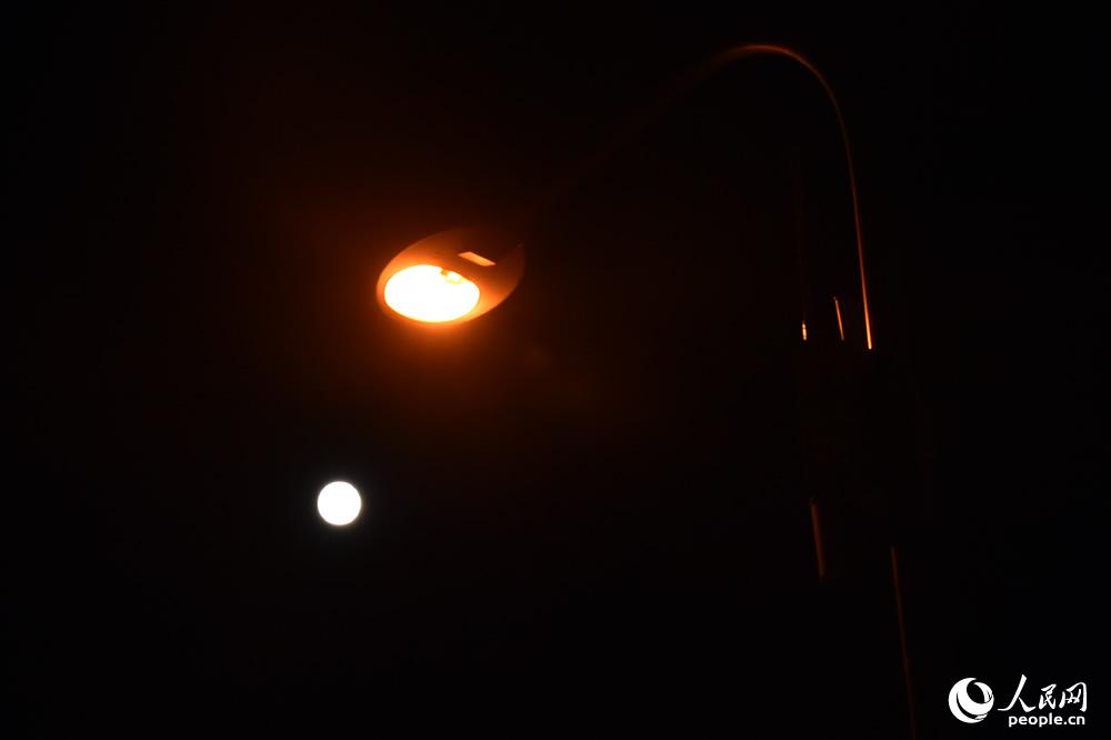 La ? superbe Lune ? vue de Beijing