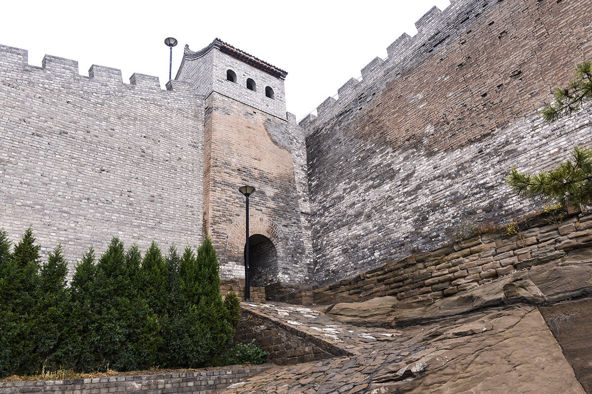 Le Temple Xianglu, une merveille perchée en haut d'un rocher surplombant le Fleuve Jaune