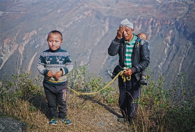 Photos : Ces enfants ont une échelle en acier
