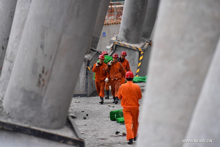 Quarante morts dans l'effondrement d'une plate-forme dans une centrale électrique