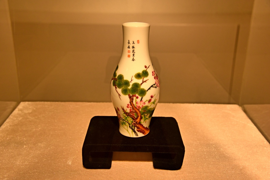 La porcelaine émaillée de style impérial