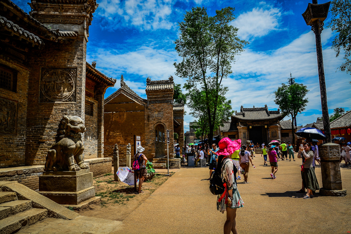 Le village de Bailucun, site majeur de la cité du cinéma du Pays du Cerf Blanc