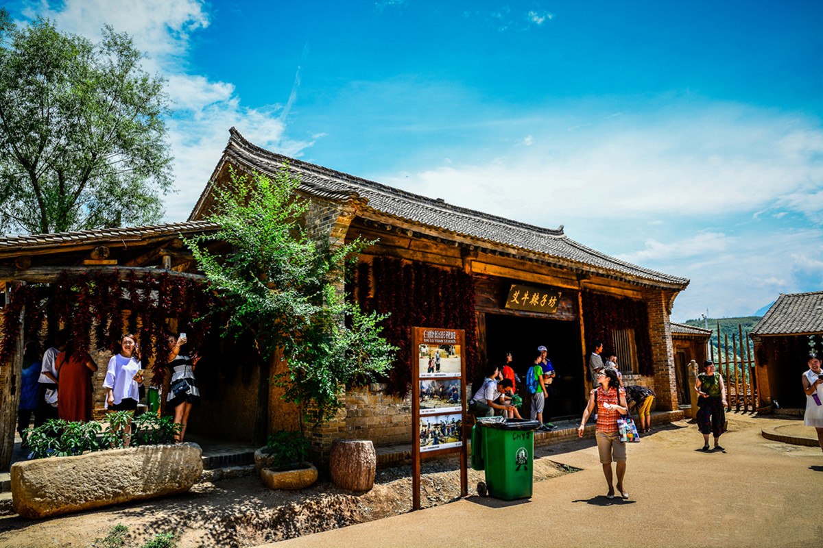 Le village de Bailucun, site majeur de la cité du cinéma du Pays du Cerf Blanc