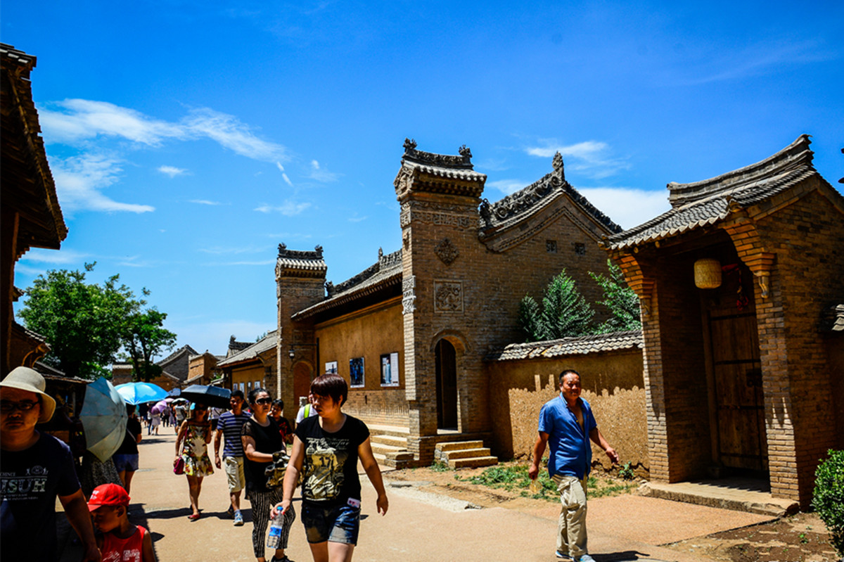 Le village de Bailucun, site majeur de la cité du cinéma du Pays du Cerf Blanc