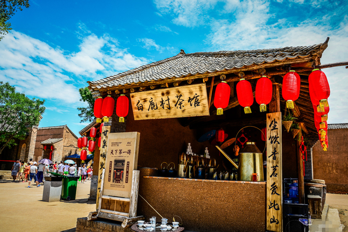 Le village de Bailucun, site majeur de la cité du cinéma du Pays du Cerf Blanc