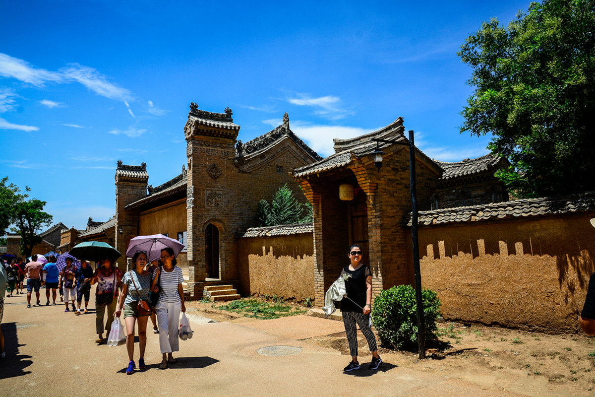 Le village de Bailucun, site majeur de la cité du cinéma du Pays du Cerf Blanc