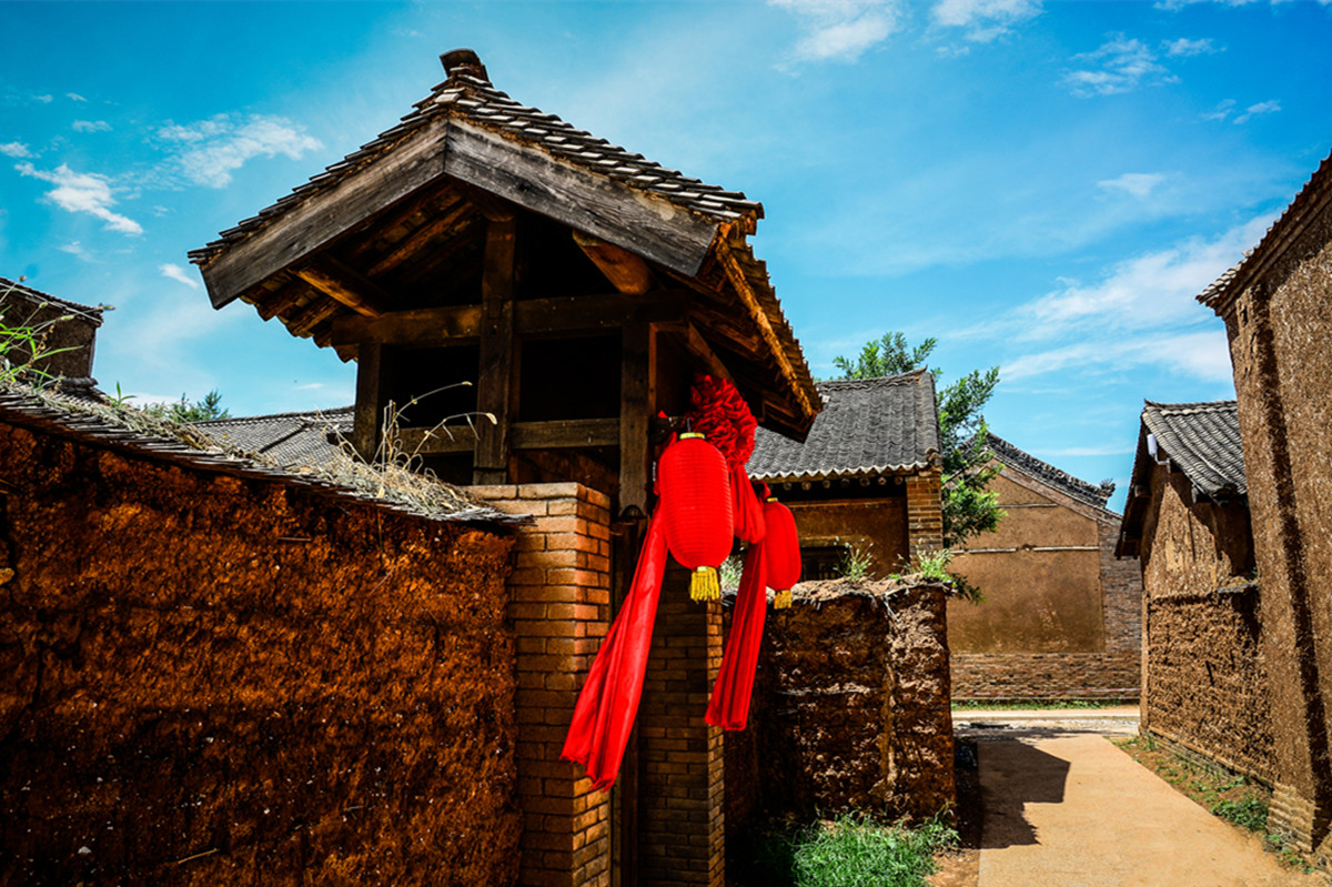 Le village de Bailucun, site majeur de la cité du cinéma du Pays du Cerf Blanc