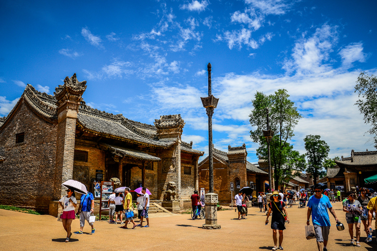 Le village de Bailucun, site majeur de la cité du cinéma du Pays du Cerf Blanc