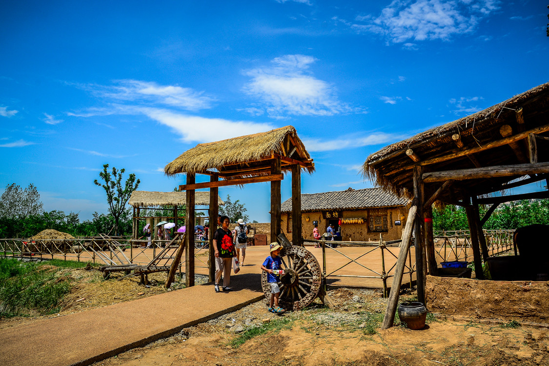 Le village de Bailucun, site majeur de la cité du cinéma du Pays du Cerf Blanc