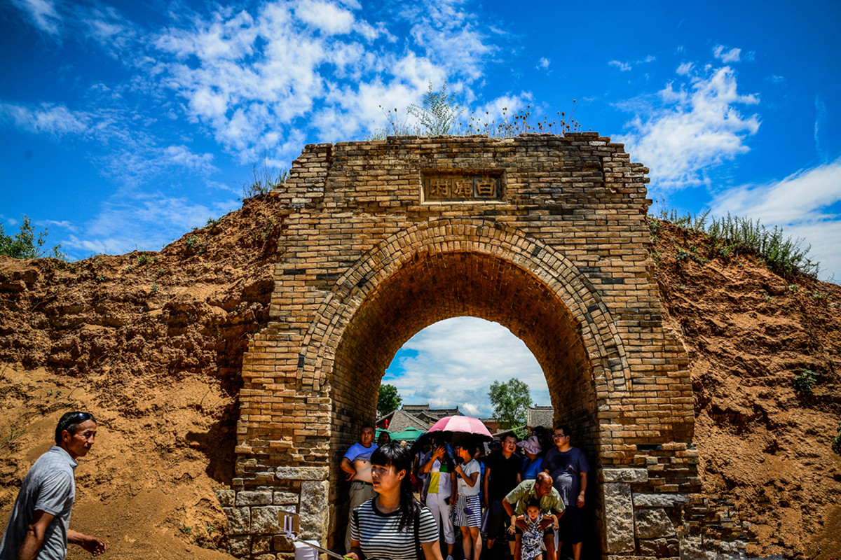 Le village de Bailucun, site majeur de la cité du cinéma du Pays du Cerf Blanc