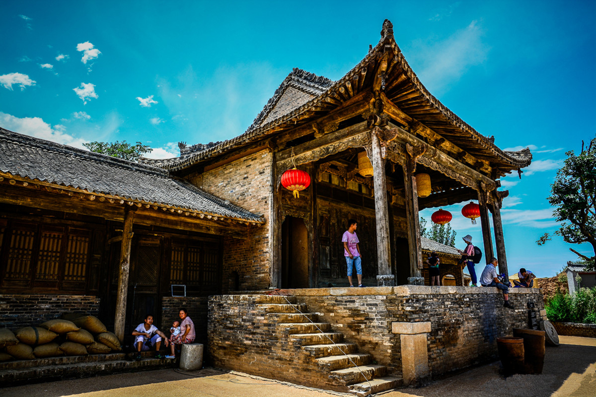 Le village de Bailucun, site majeur de la cité du cinéma du Pays du Cerf Blanc