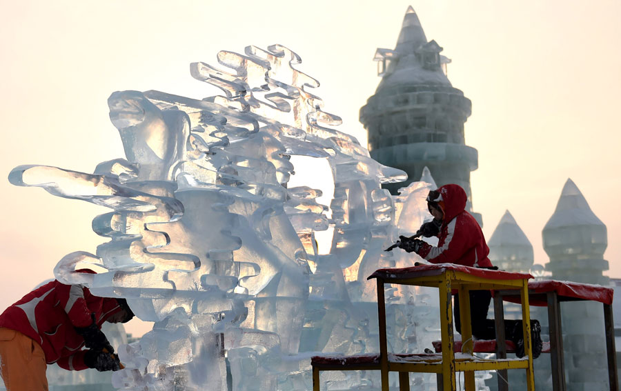 Concours de sculptures sur glace à Harbin