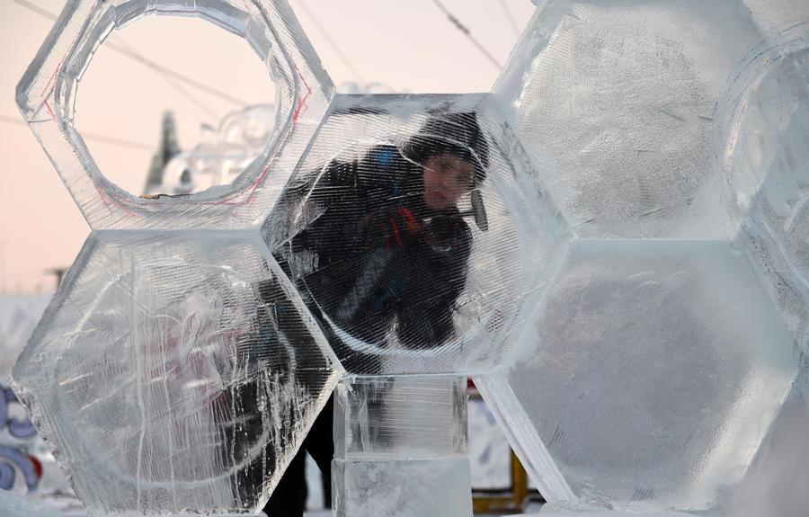 Concours de sculptures sur glace à Harbin