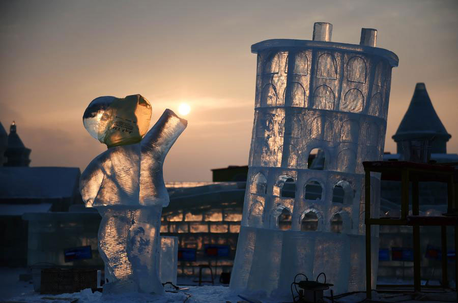 Concours de sculptures sur glace à Harbin