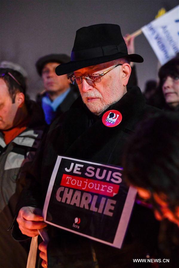 France : hommage aux victimes de l'attentat contre Charlie Hebdo à Paris