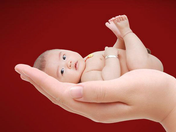 Chine : pour ou contre une maternité de substitution ?