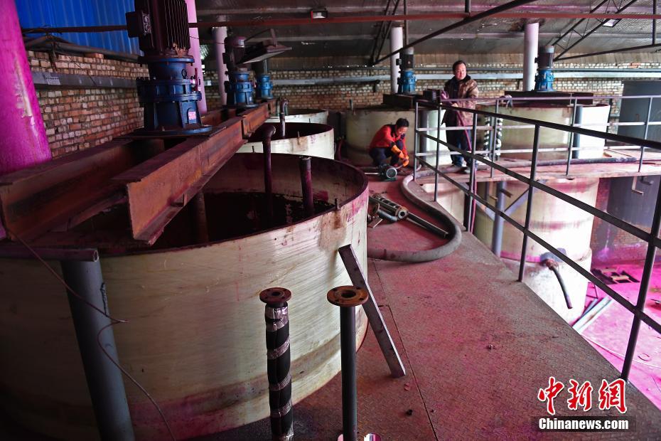 Démantèlement d'une usine de peinture polluante dans le Shanxi 