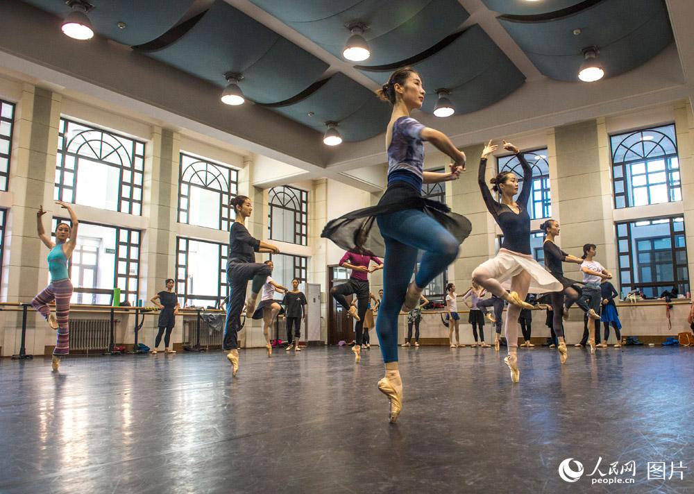 Coup de projecteur sur le Ballet national chinois