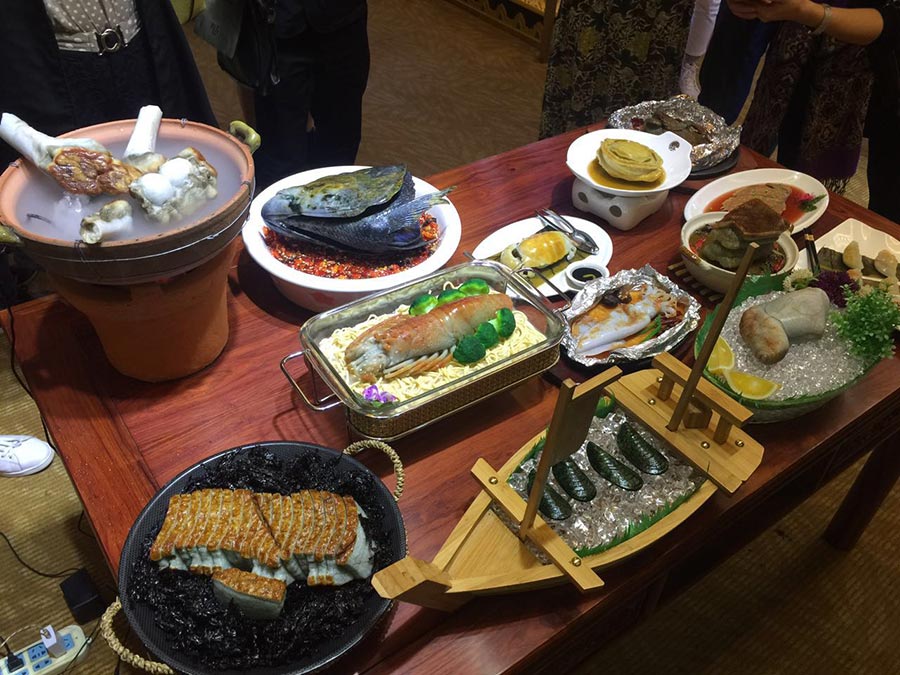 Présentation d'un éblouissant festin impérial Mandchou et Han en émeraudes à Kunming