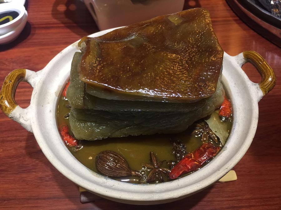 Présentation d'un éblouissant festin impérial Mandchou et Han en émeraudes à Kunming