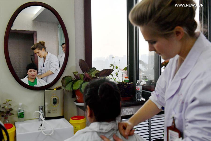 Histoire en photos d'une jeune étudiante étrangère en médecine traditionnelle chinoise