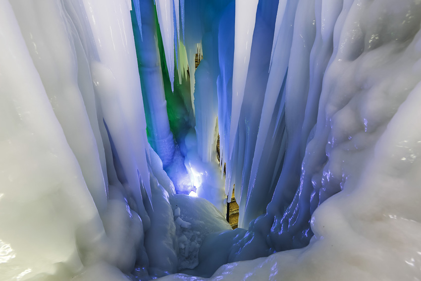 Shanxi : une immense grotte de glace de trois millions d'années