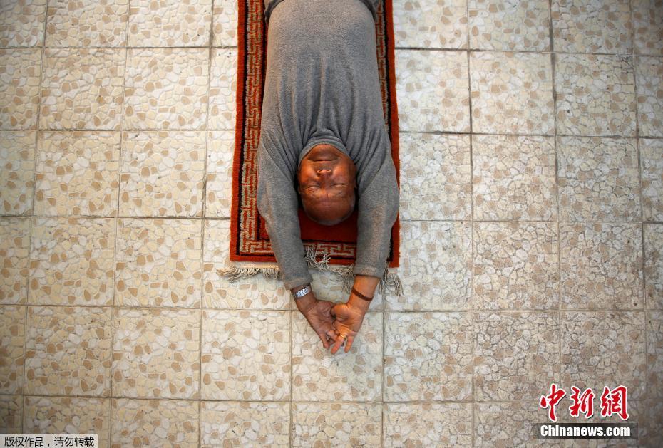 Un octogénaire à la conquête du Qomolangma