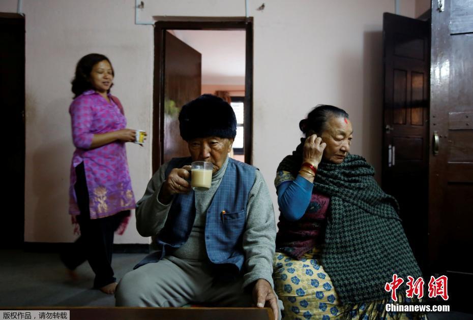 Un octogénaire à la conquête du Qomolangma