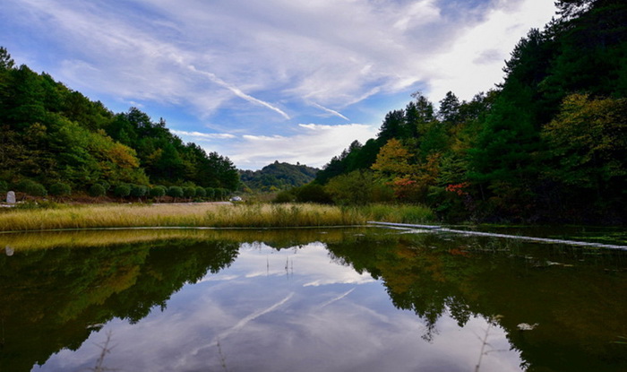 La paisible et pittoresque zone humide alpine des monts Qinling