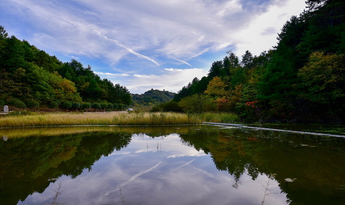 La paisible et pittoresque zone humide alpine des monts Qinling
