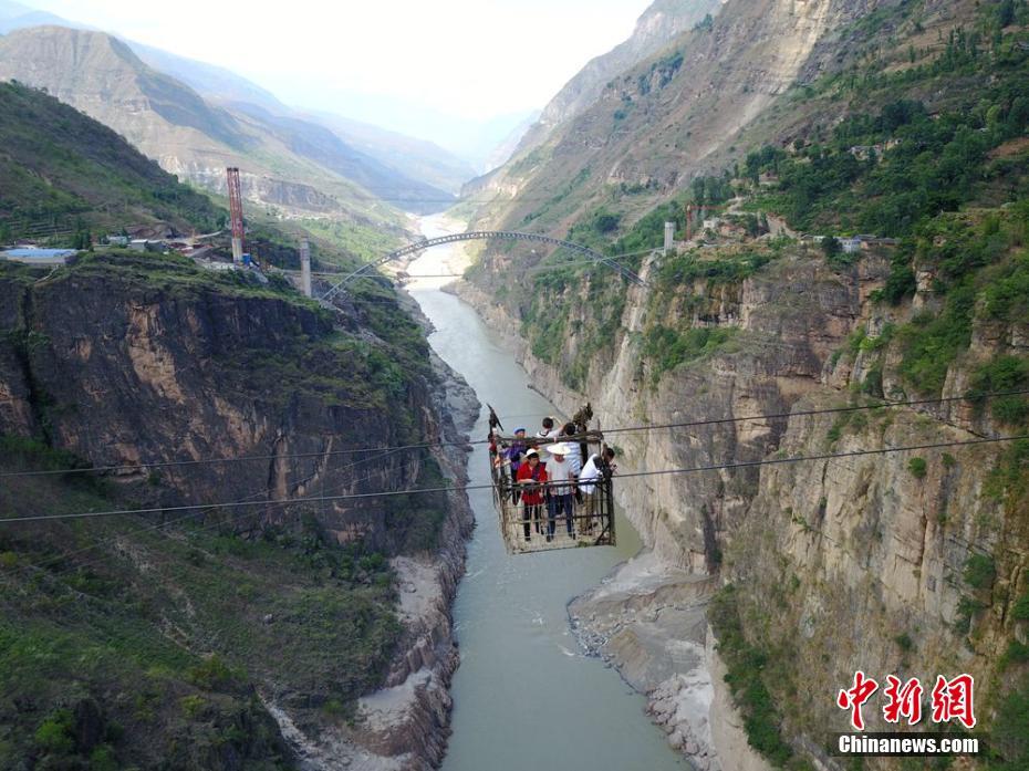 Retraite pour le téléphérique le plus haut d'Asie