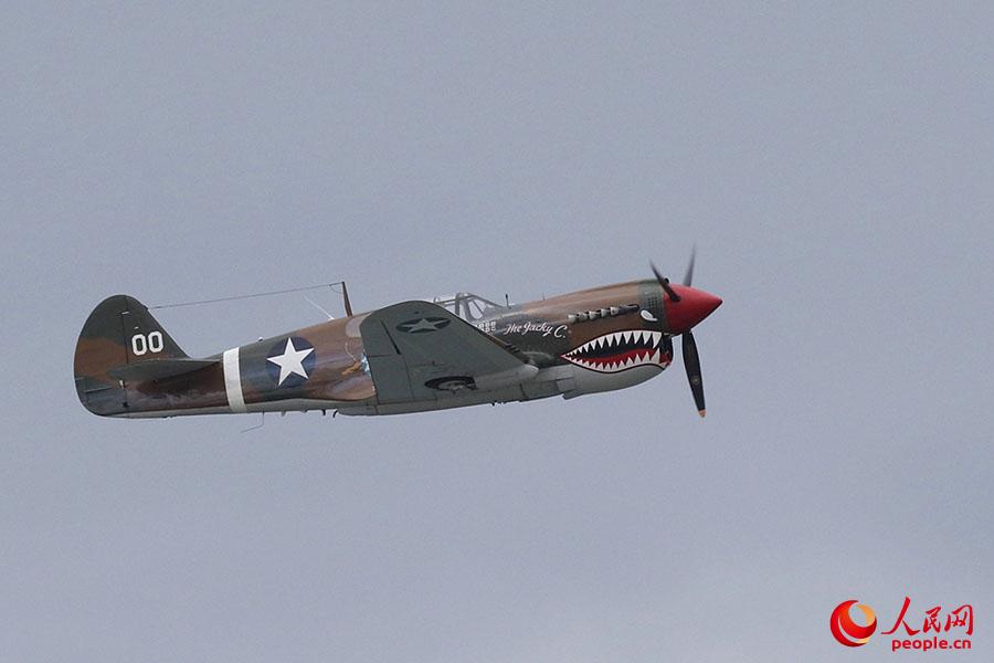 Le public new-yorkais conquis par les prouesses des équipes de voltige aérienne