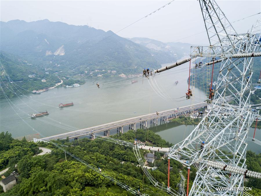 Chine : construction d'un projet de transmission d'électricité à Chongqing