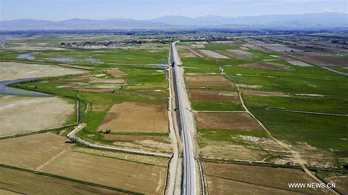 Chine : une ville frontalière du Xinjiang reliée au réseau ferroviaire